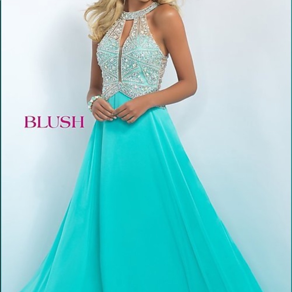 Size 4 seafoam green prom dress! Only worn once!